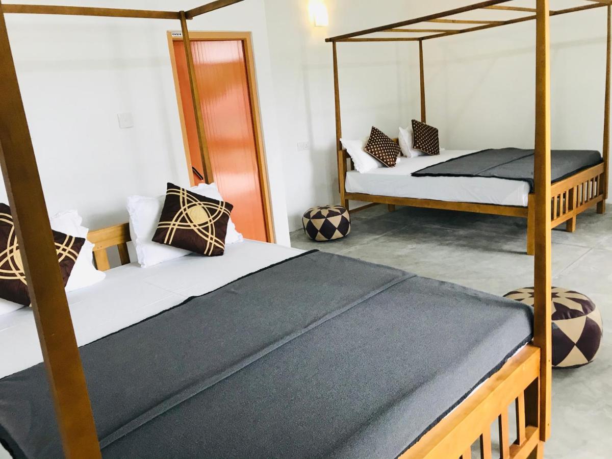 Montes Ella Bed & Breakfast エクステリア 写真