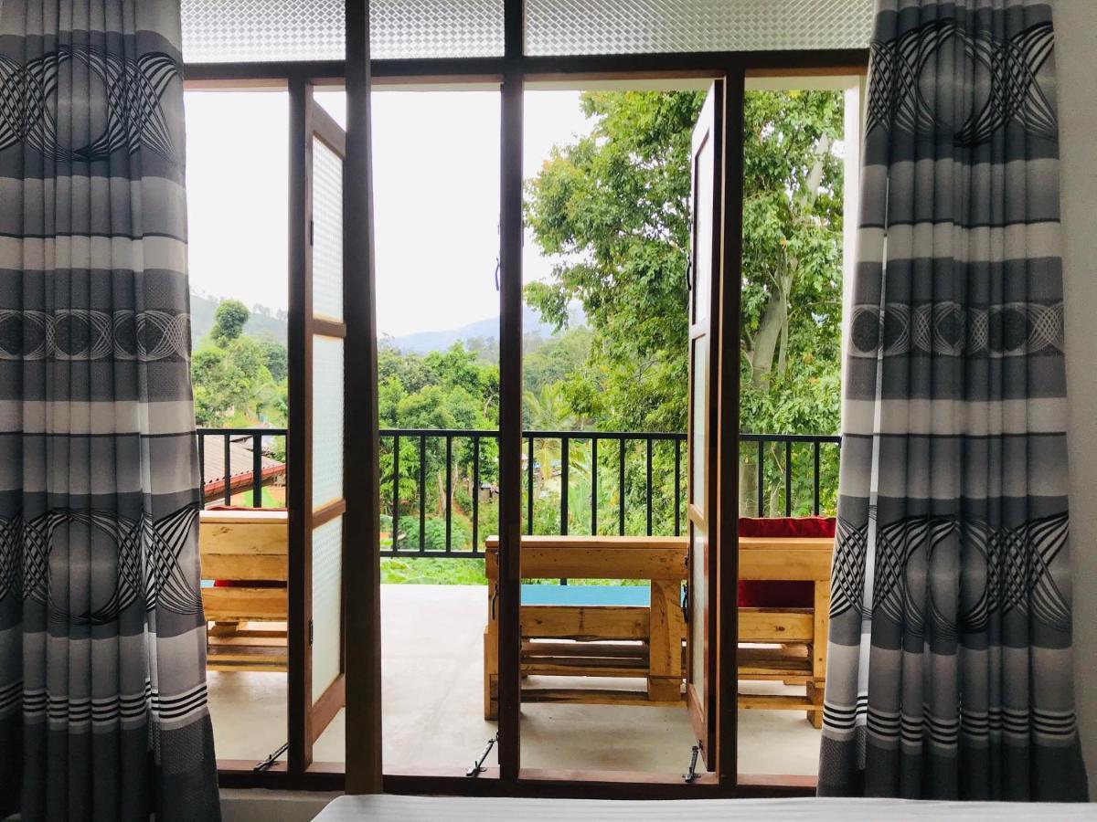 Montes Ella Bed & Breakfast エクステリア 写真