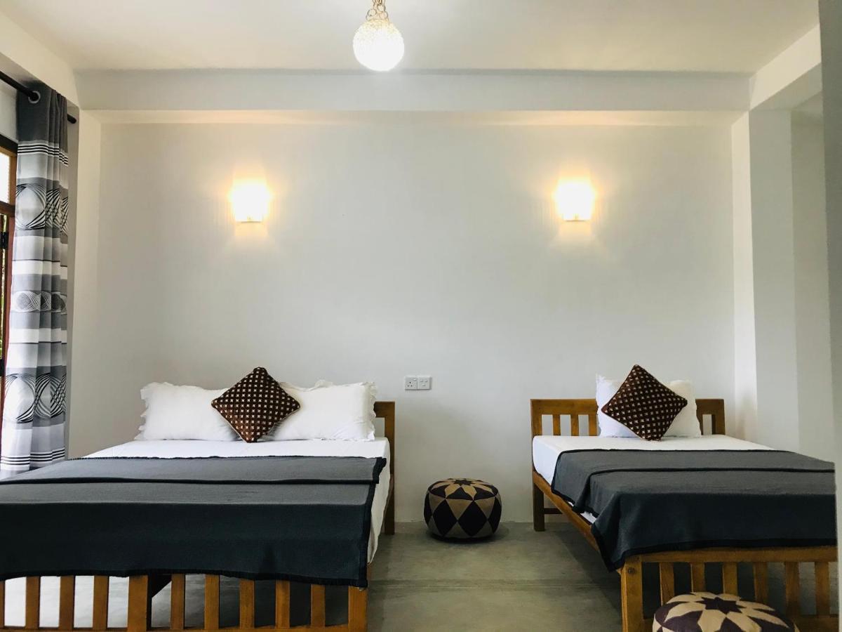 Montes Ella Bed & Breakfast エクステリア 写真