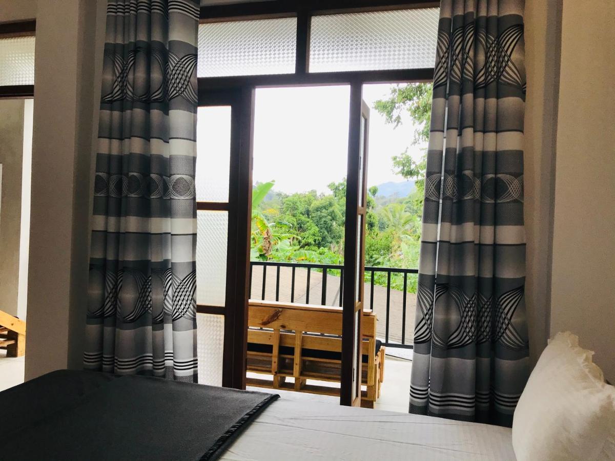 Montes Ella Bed & Breakfast エクステリア 写真