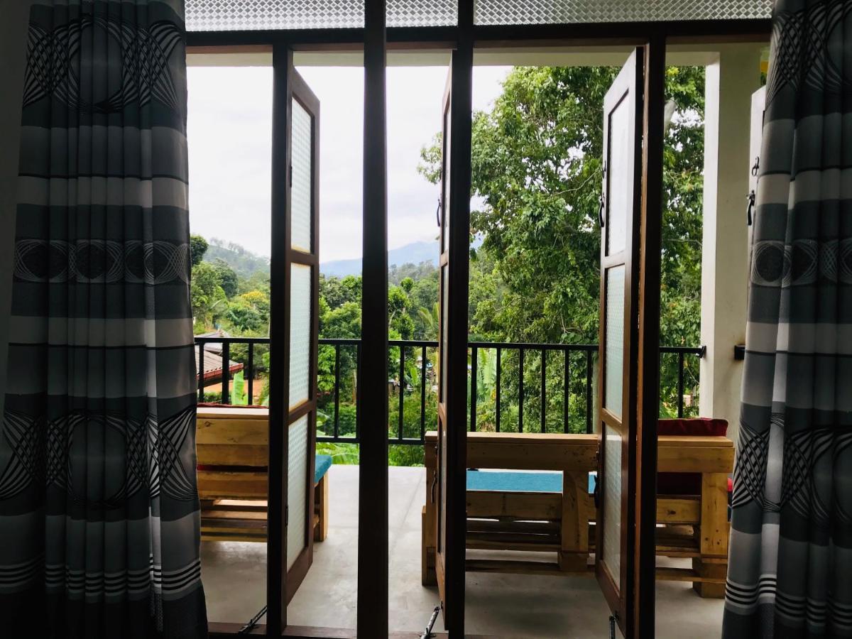 Montes Ella Bed & Breakfast エクステリア 写真