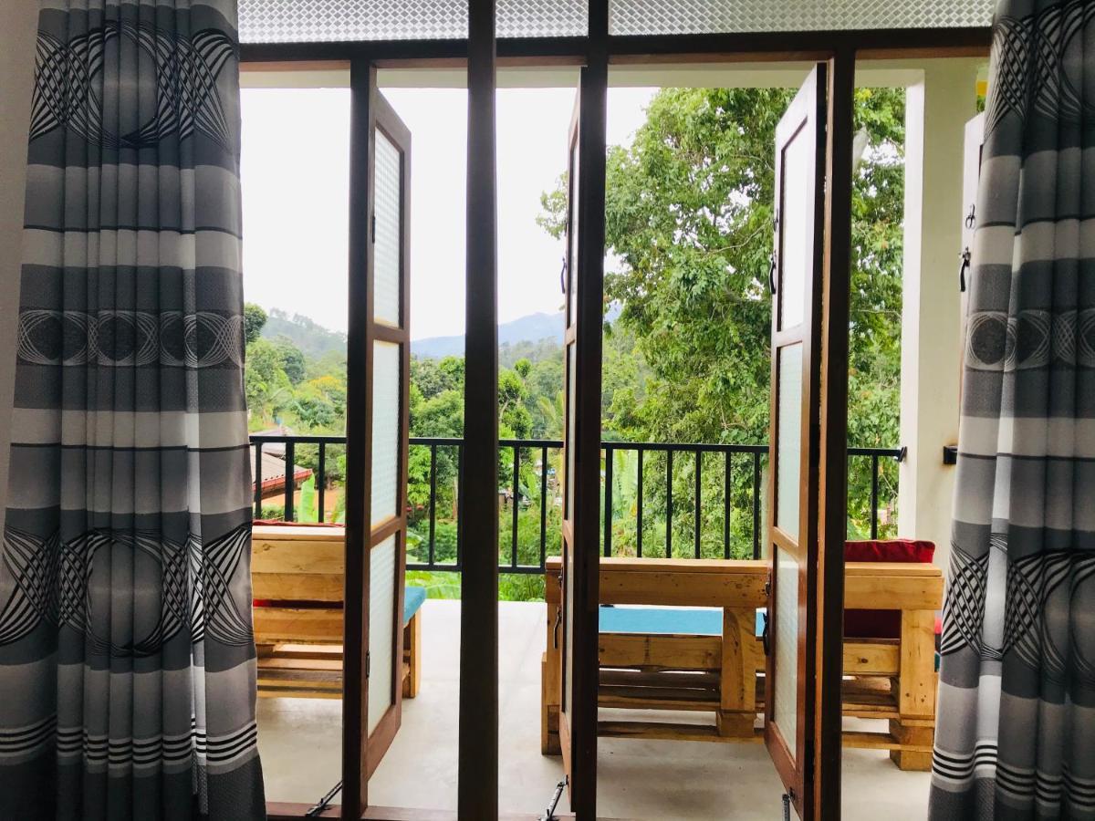 Montes Ella Bed & Breakfast エクステリア 写真