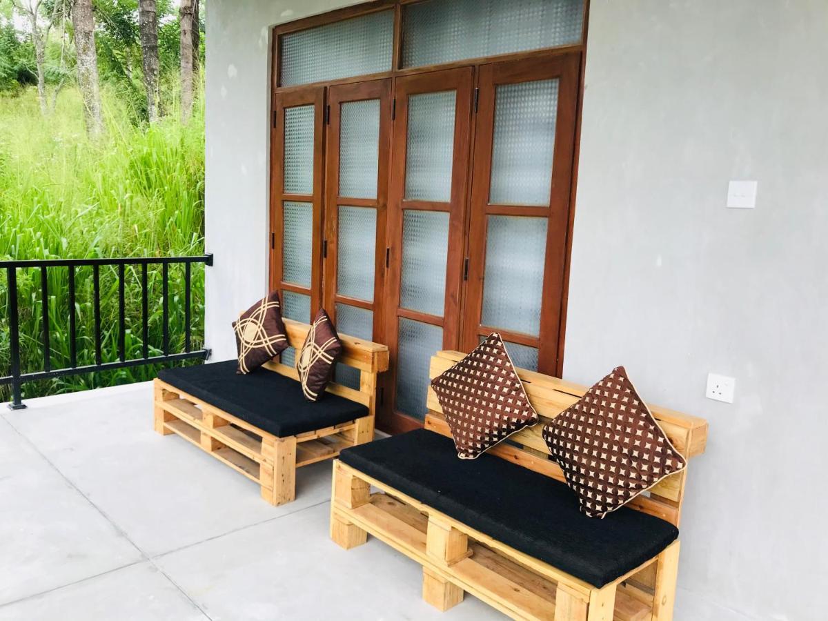 Montes Ella Bed & Breakfast エクステリア 写真