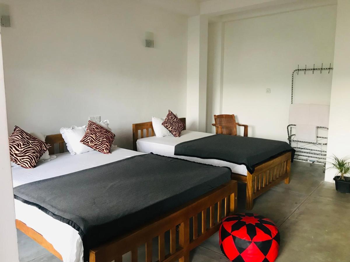 Montes Ella Bed & Breakfast エクステリア 写真