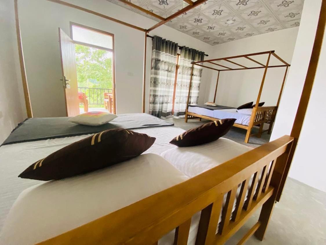Montes Ella Bed & Breakfast エクステリア 写真