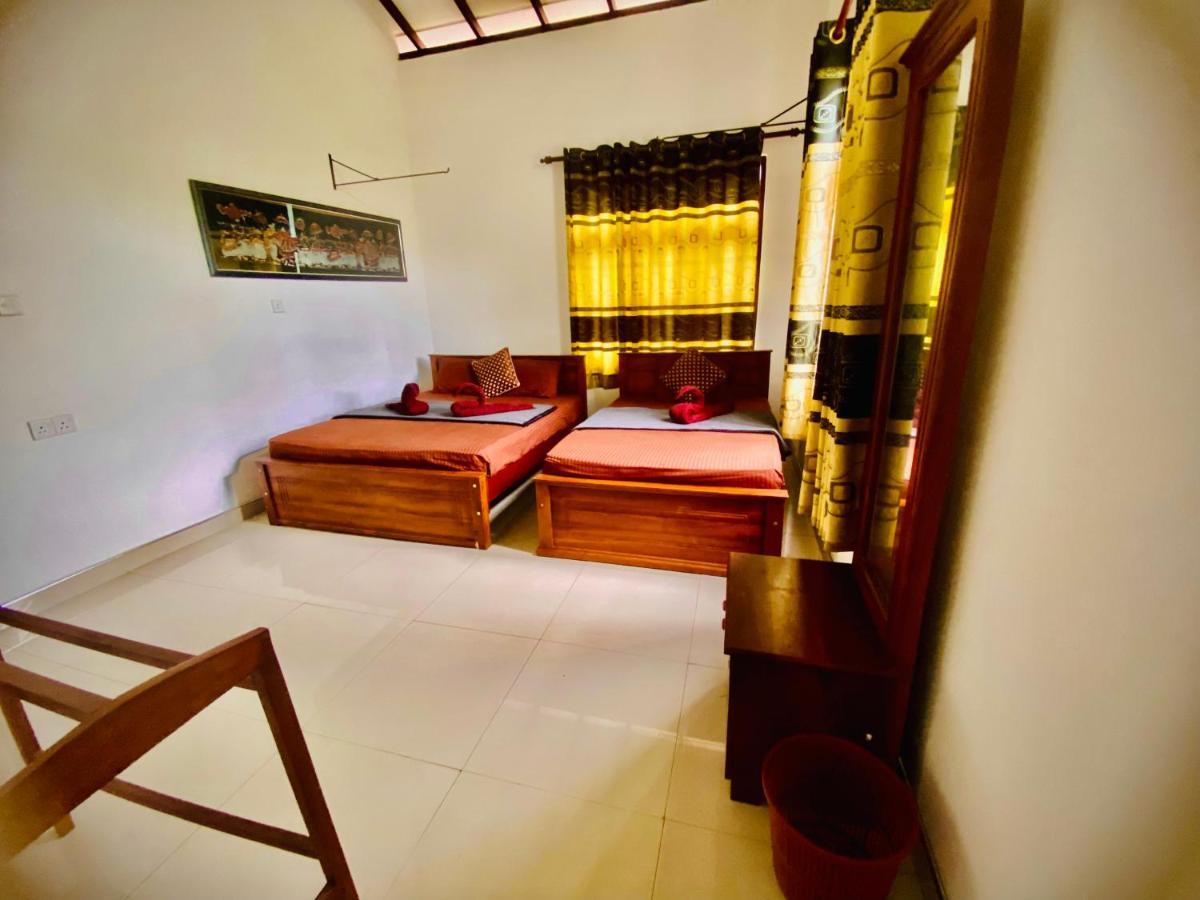 Montes Ella Bed & Breakfast エクステリア 写真