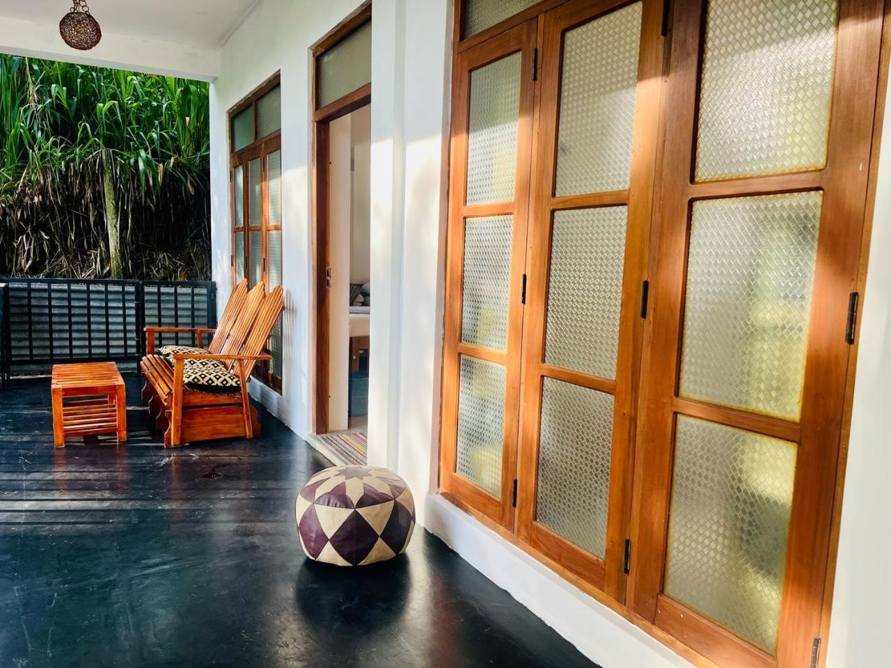 Montes Ella Bed & Breakfast エクステリア 写真