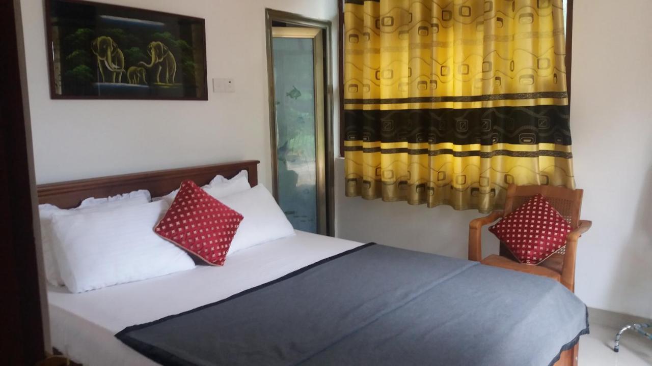 Montes Ella Bed & Breakfast エクステリア 写真