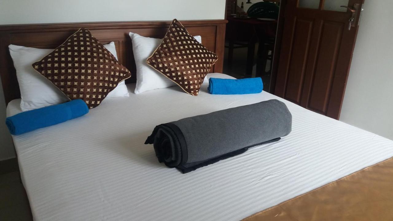 Montes Ella Bed & Breakfast エクステリア 写真
